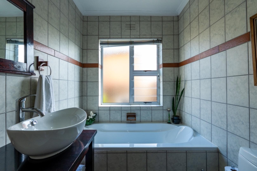 7 Bedroom Property for Sale in Cloetesville Western Cape